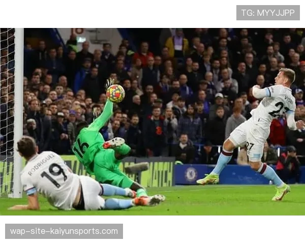 托万门前补射为朗斯扩大优势 最终球队遭逆转未能全取三分